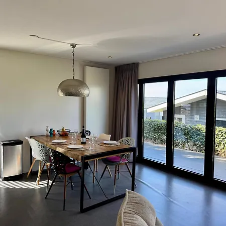Holiday home Europarcs Bad Hoophuizen Cube Auszeit Nr Acacia 44 Hulshorst